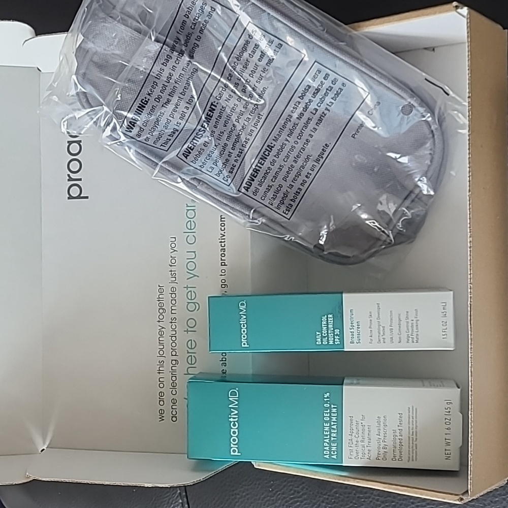 Proactive MD gel, moisturizer and bag